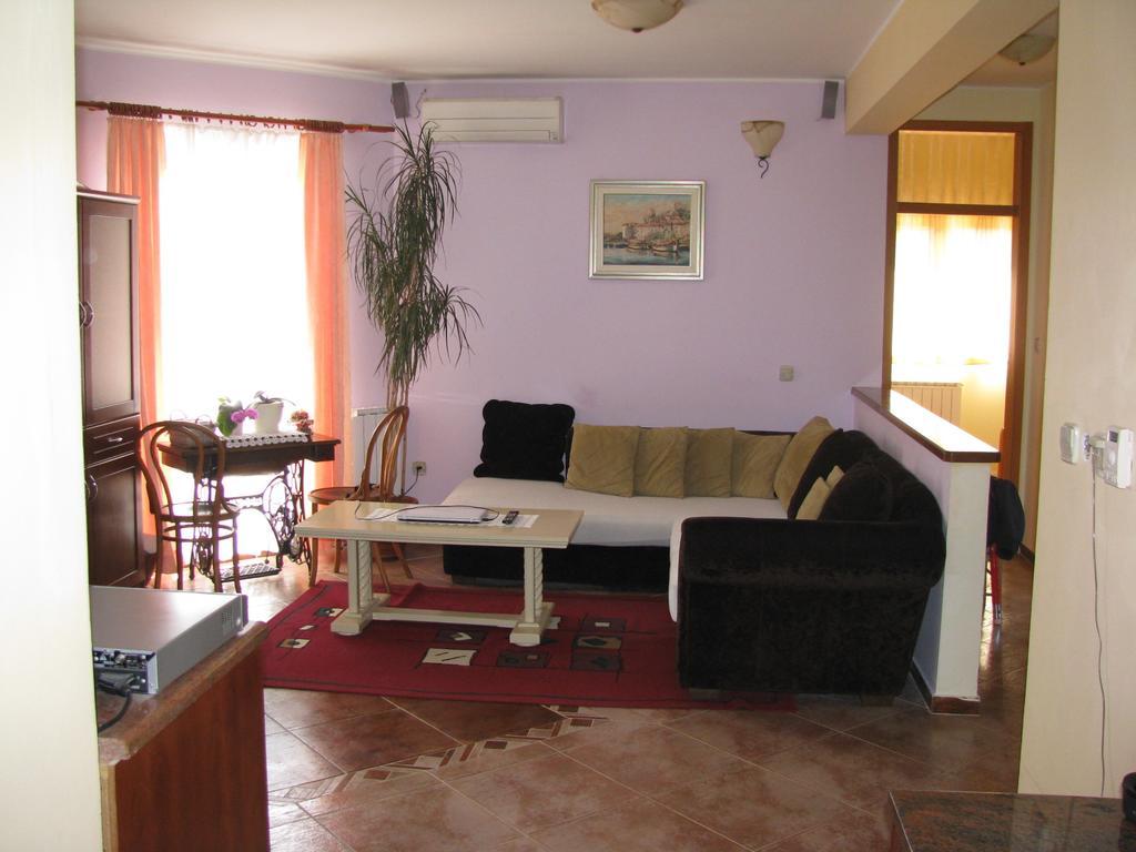 Apartment Megi Tribalj الغرفة الصورة